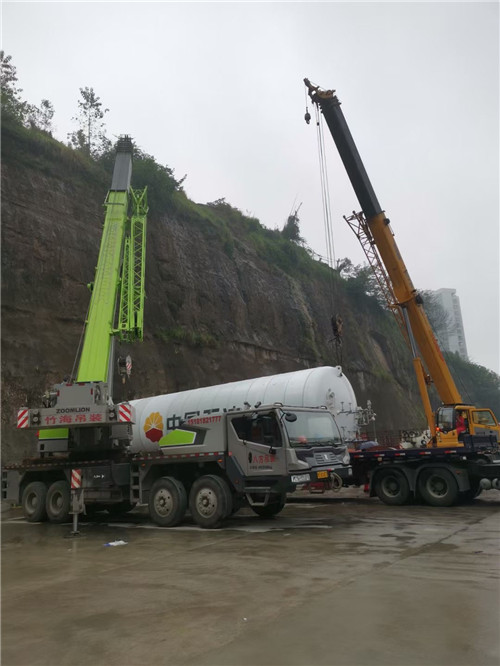 温县“不怕风雨冻”—— 吊车的 “恶劣环境适应” 技术